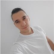 Me dedico a realizar entrenamientos adaptados a cada persona, incluyendo buena nutrición, también soy monitor de natación